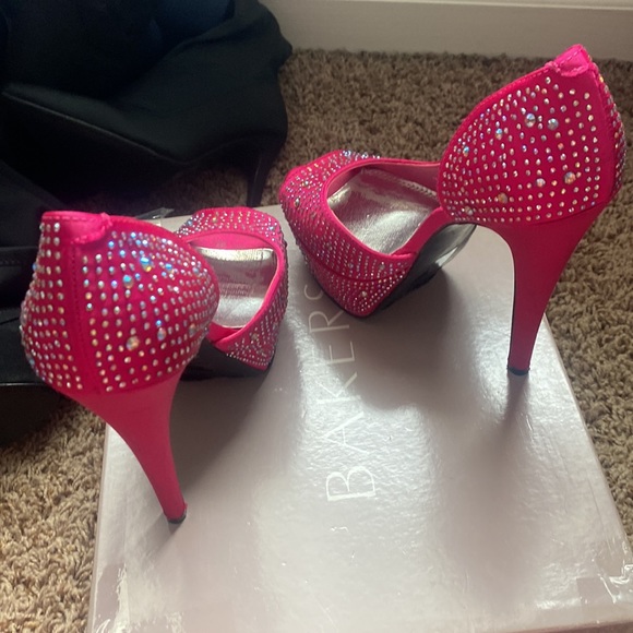 Bakers, fuchsia, pink, iridescent rhinestone platform heel - Picture 4 of 5